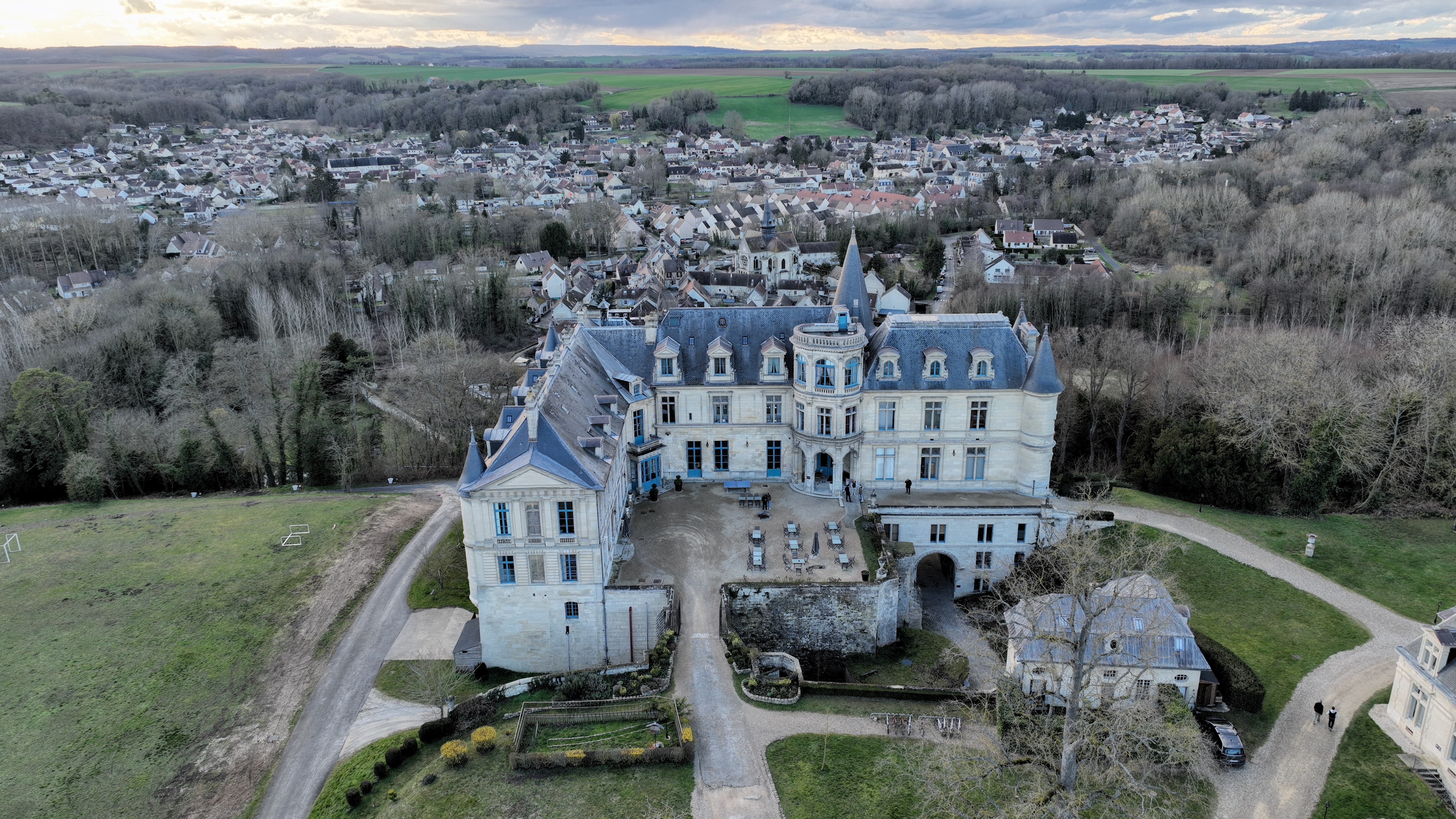 Photo aérienne d'un château